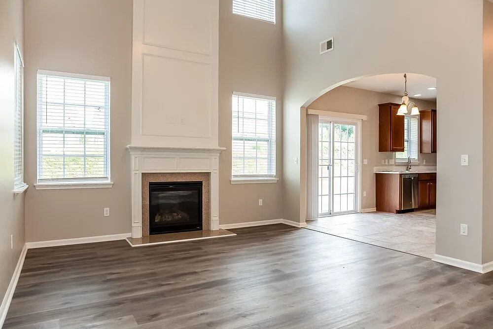 3 bed, 2.5 bath, 1723 sqft, $2,040 — Photo 4