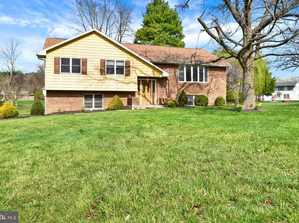 11829 Orchard Ln E, Waynesboro, PA 17268