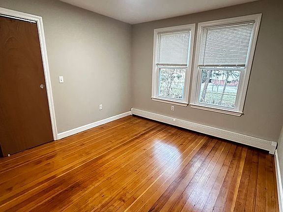 5th image of 176 Arnold Ave #1