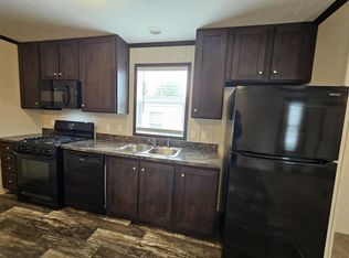 9 Cedar Ave, Highland, MI 48357
