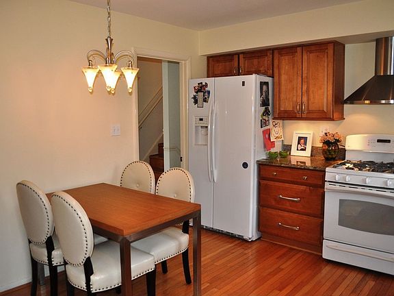 5th image of 9127 Christopher St