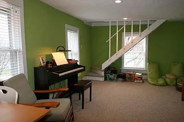 707 Moore St — Photo 3