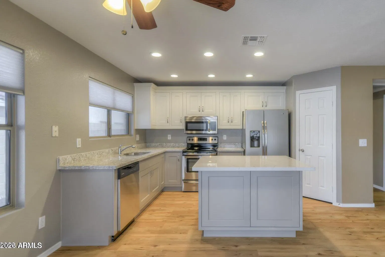 3 bed, 2.0 bath, 1421 sqft, $2,500 — Photo 4