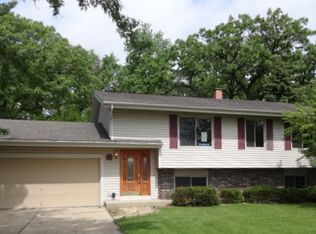 1325 Hillside Ln, McHenry, IL 60051