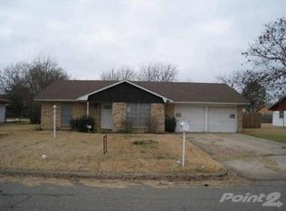 6912 Rebel Rd, Forest Hill, TX 76140
