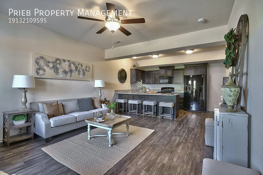 Parkview Townhome - Available NOW — Photo 3