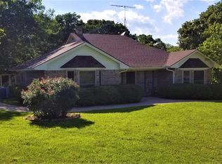 251 E Fox Creek Ln, Whitesboro, TX 76273