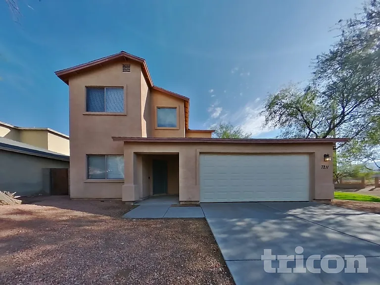 7211 S 8th Pl — Photo 2