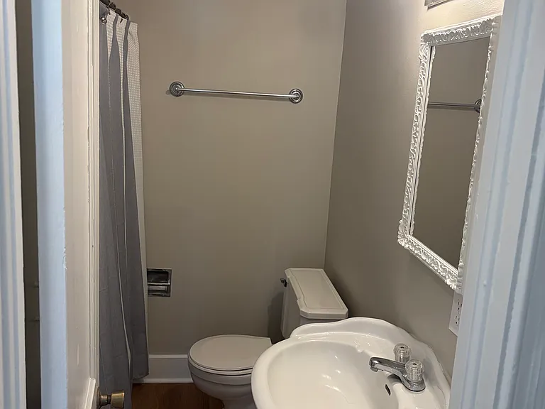 205 N Thompson St — Photo 9
