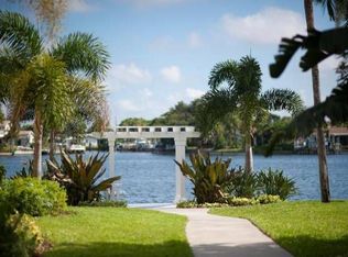 1523 Eden Isle Blvd NE APT 138, St Petersburg, FL 33704