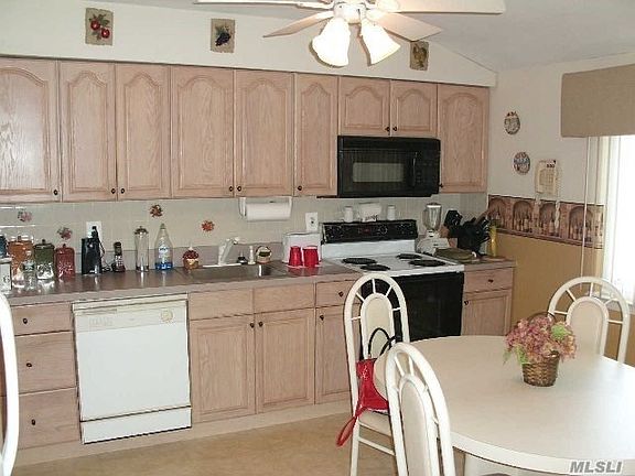 5th image of 129 Whittier Ave