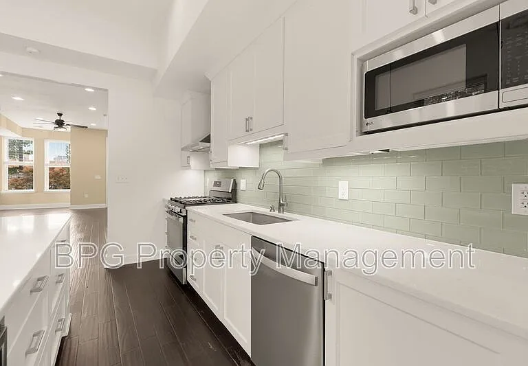 1027 7th St NE — Photo 41