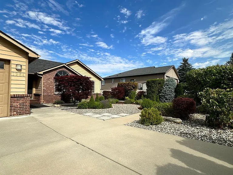 1264 Wheatridge Dr — Photo 2
