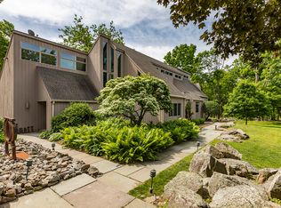 36 Butterfield Rd, Newtown, CT 06470