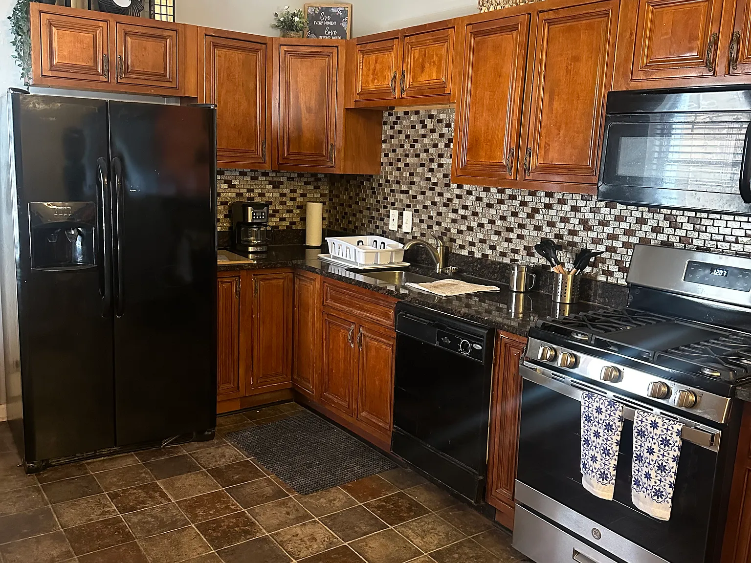 1 bed, 2.5 bath, 1100 sqft, $1,000 — Photo 1