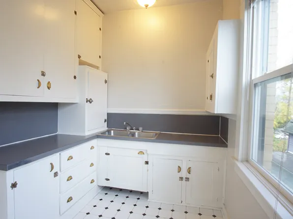 1235 SE Yamhill St APT 11, Portland, OR 97214