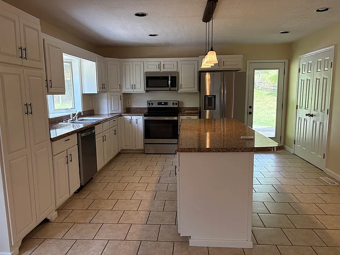 3237 Jacks Creek Rd — Photo 8