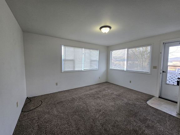 3rd image of 633 NE Channon Ave