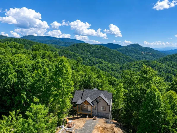 438 Hawken Dr, Walland, TN 37886
