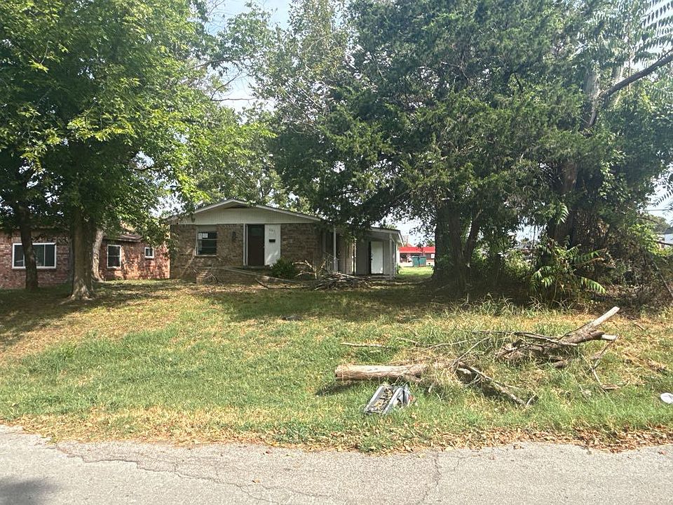 1st image of 203 W 3rd Ave