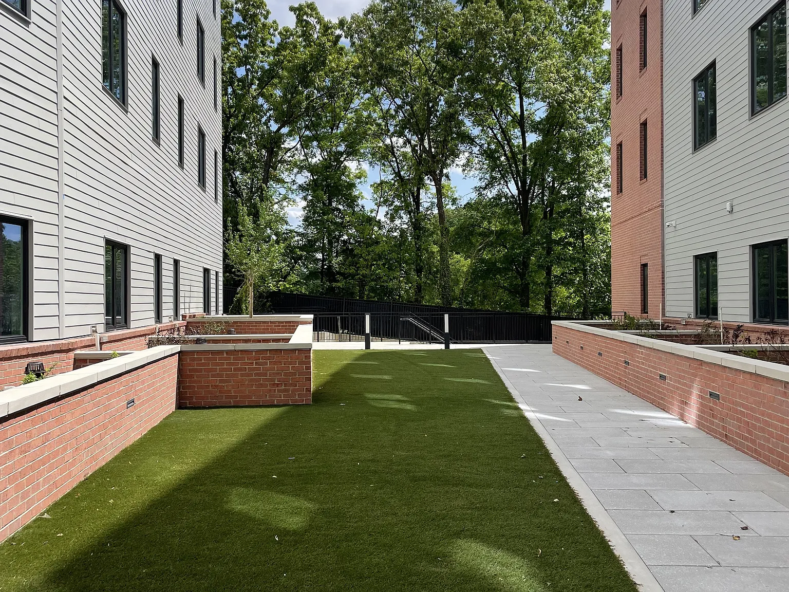 Arlington View Terraces — Photo 3