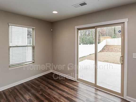 4th image of 3017 Auten Ave