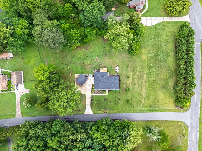 1825 Rozwood Dr — Photo 28