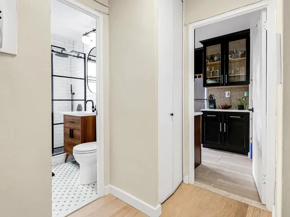 70-25 Yellowstone Boulevard image 15 of 34