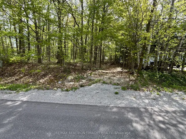 40 Wakunda Cres, Tiny, ON L9M 0B2