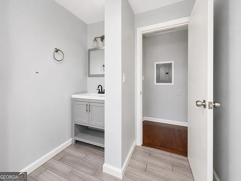 147 Burnside St #3 — Photo 15