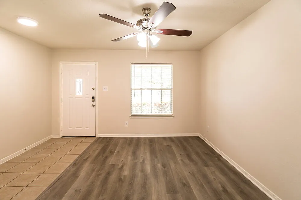 4 bed, 2.0 bath, 1828 sqft, $2,130 — Photo 3