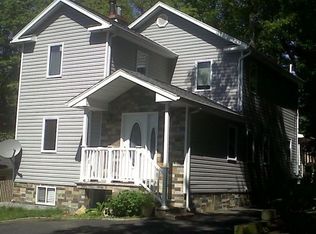 31 Gardenia Rd, Rocky Point, NY 11778