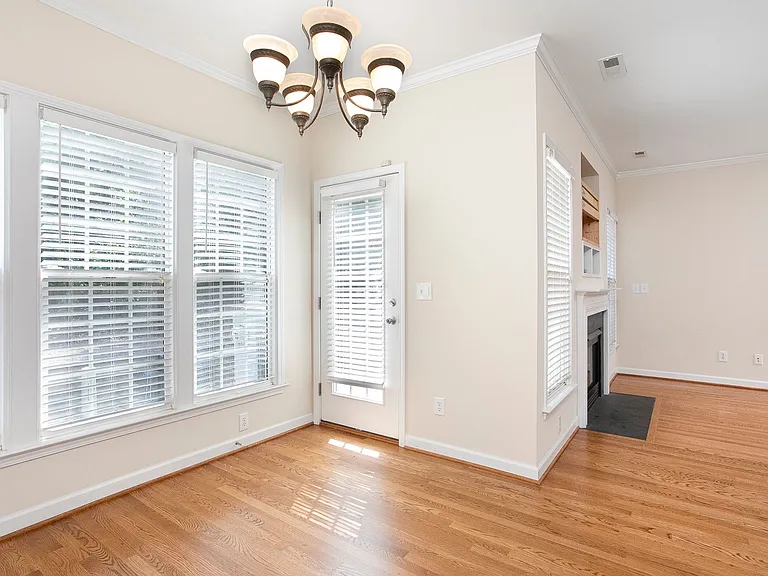 813 Saratoga Dr — Photo 8