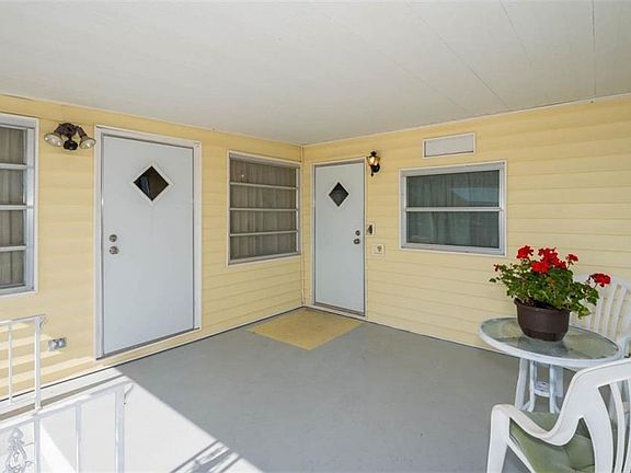 4th image of 716 51st Avenue Dr W