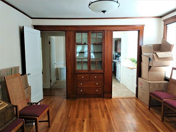3rd image of 109 Auburn St #1