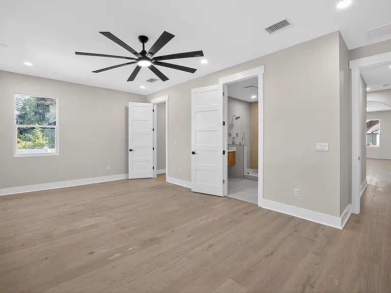 Owners Suite (downstairs)