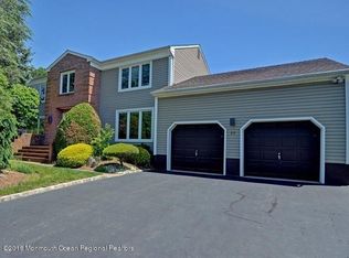 37 S Foxcroft Dr, Marlboro, NJ 07746