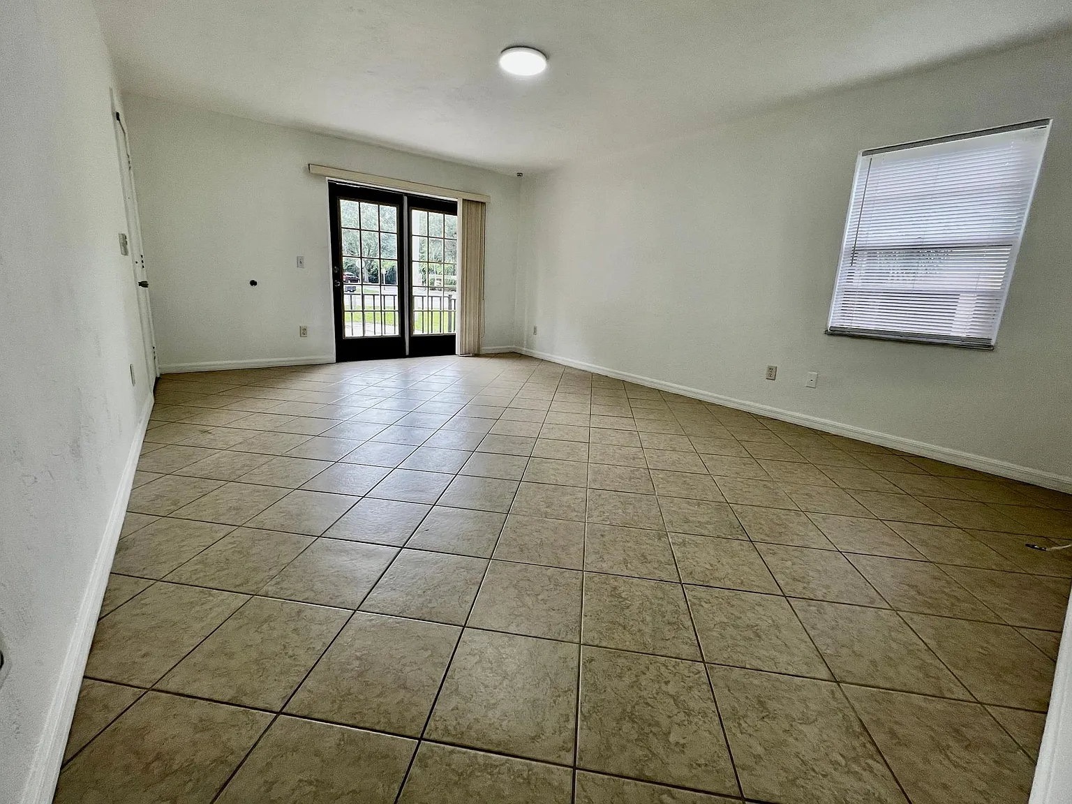 3 bed, 1000 sqft, $1,780 — Photo 3