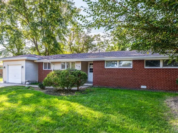 710 Carriage Ct, Salina, KS 67401