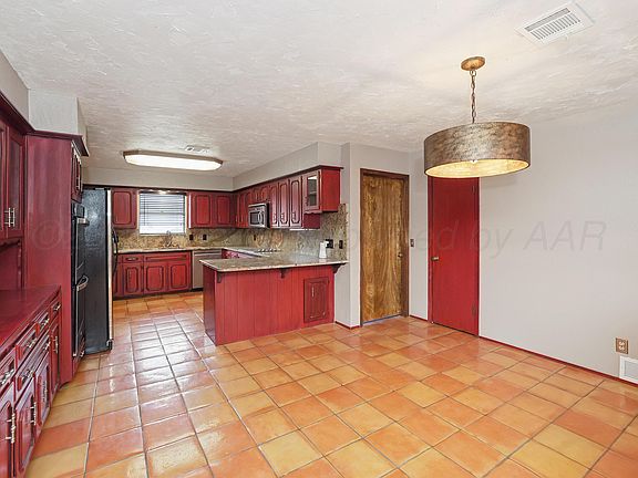 5th image of 3704 Montague Dr
