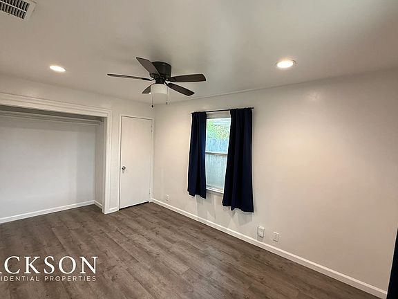 3rd image of 627 El Terino Ave
