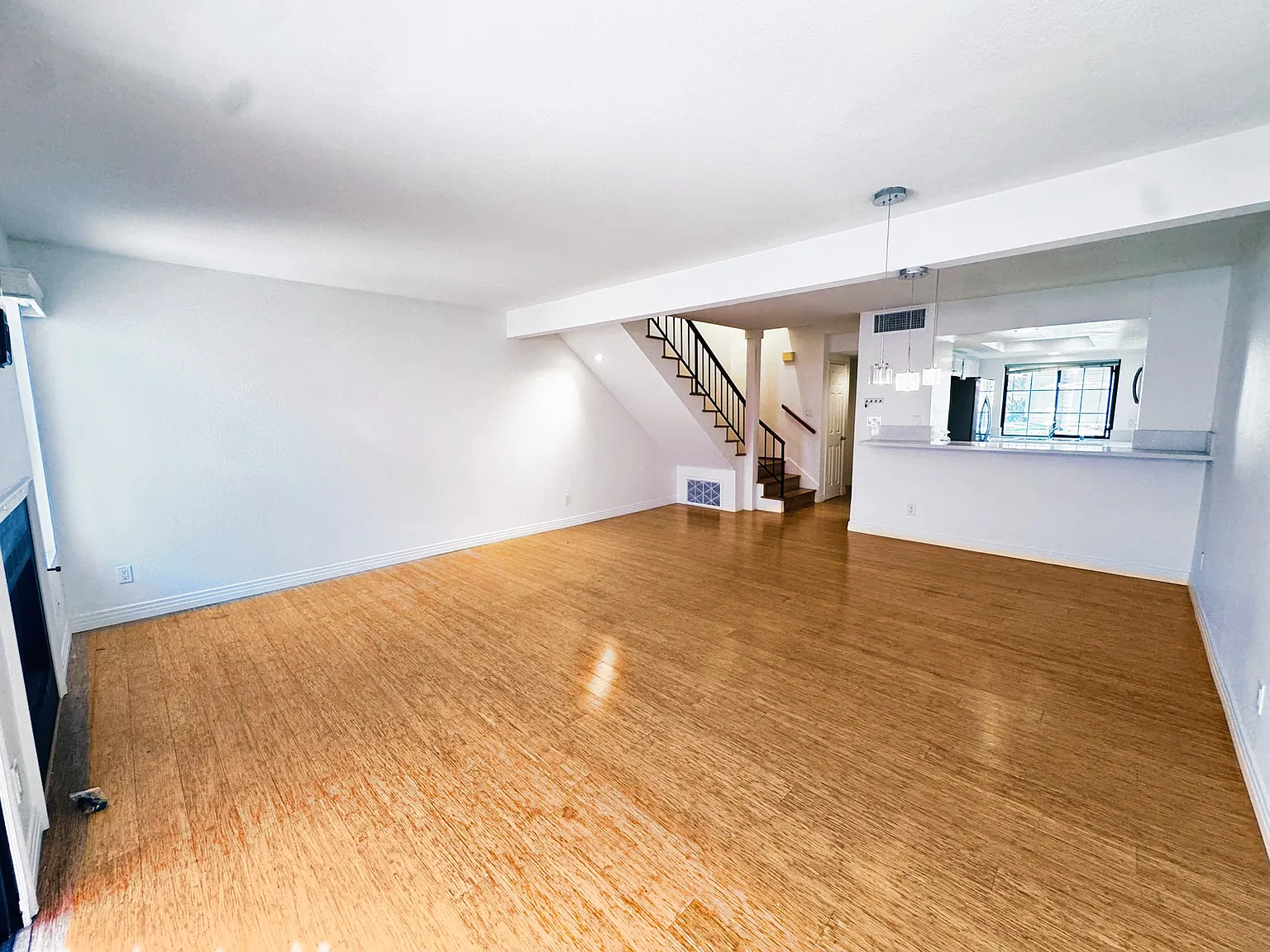 2 bed, 2.5 bath, 1292 sqft, $3,800 — Photo 4