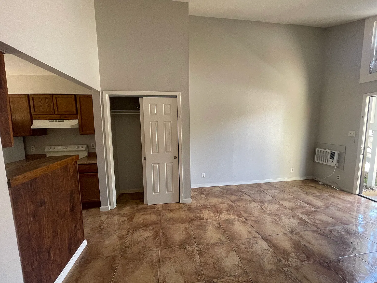 Studio, 10 sqft, $590 — Photo 2