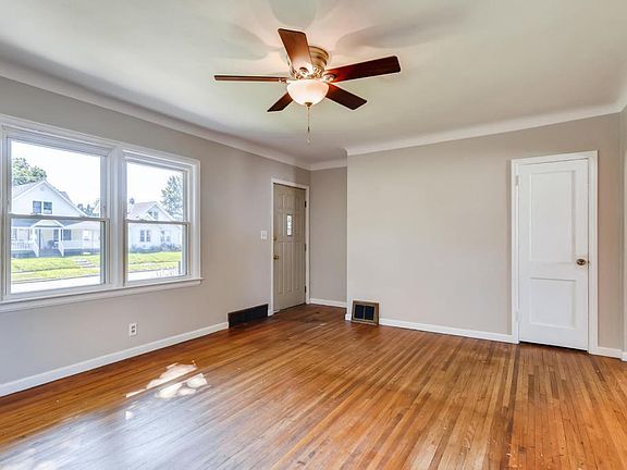 5th image of 1527 Maywood St