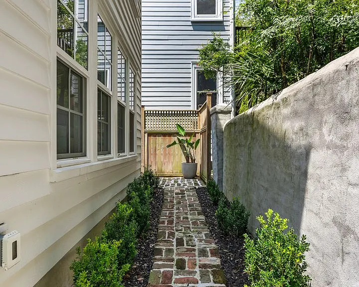2 1/2 Larnes St — Photo 35