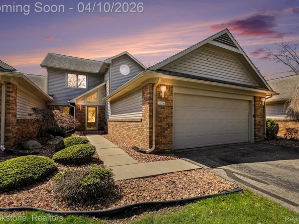 3376 Rivers Edge Dr, Wayne, MI 48184