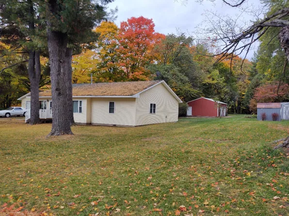 406 S Scott St, Scottville, MI 49454