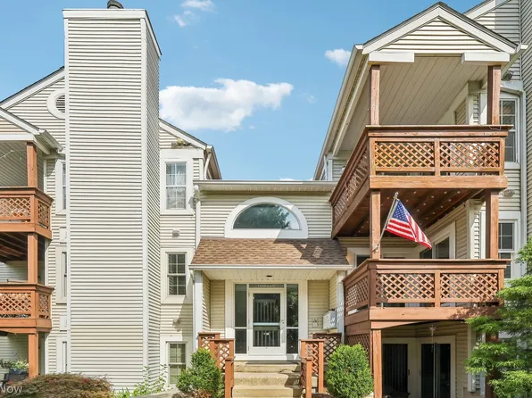 1360 Cedarwood Dr APT D2, Westlake, OH 44145