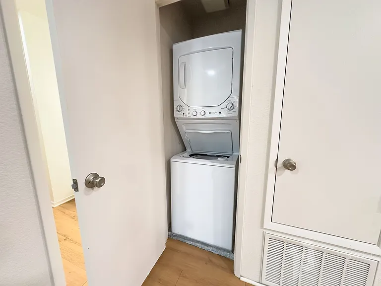 Amanda Place Apartments — Photo 49