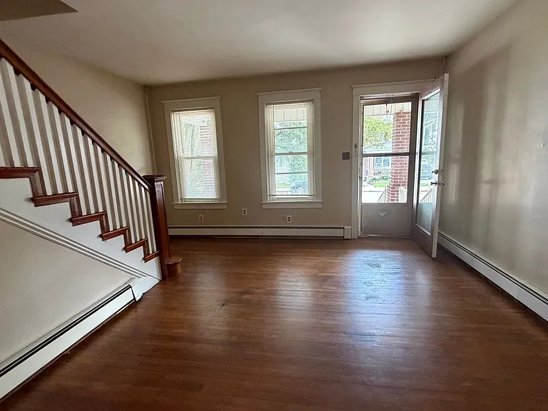 1432 Monroe St — Photo 4